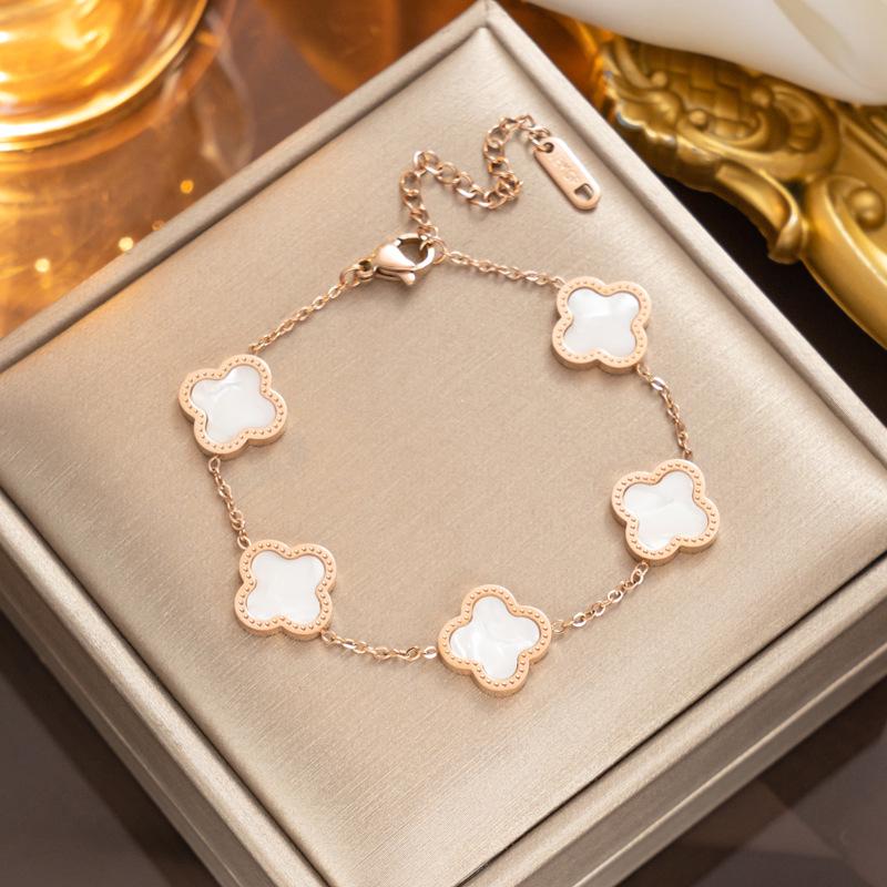 

Браслет з рожевого золота 18 карат, що не тьмяніє, з чотирилистою конюшиною та діамантовим акцентом – Європейсько-американський стиль, шарм-прикраса Яскраво-рожевий/золотий