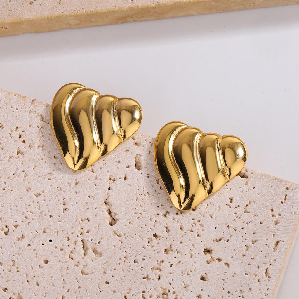 Earrings French Light Luxury Love Earrings 1111 Simple Temperament Heart Stud Earrings Titanium Steel Earrings