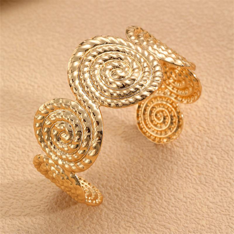 Beach Summer Shaped Leaf Metal Bracelet For Women With Electroplated Finish