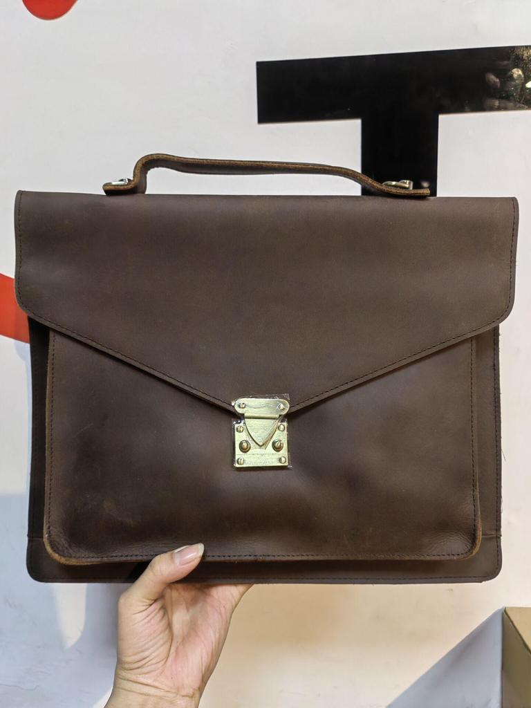 Men's Vintage Genuine Leather Cowhide Briefcase: Crazy Horse Leather Handbag & Shoulder Bag for Casual and Business Use.