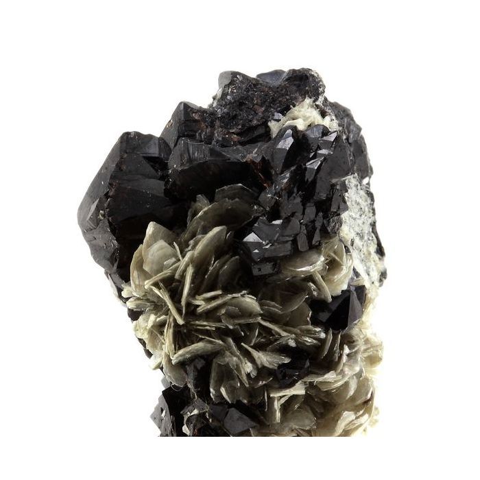 Pierres et Minéraux. Cassiterite, Muscovite. 130.0 ct. Pingwu beryl mine, Mianyang, Sichuan, Chine.