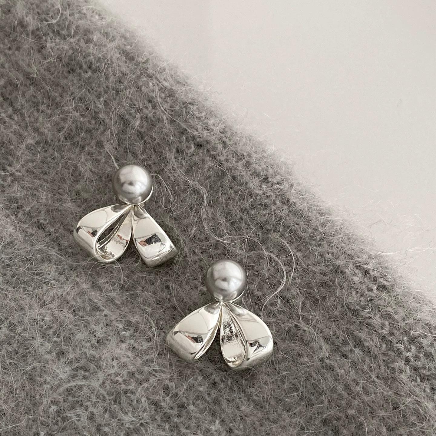 Grey Pearl Bow Earrings Minimalist Girl Jewelry