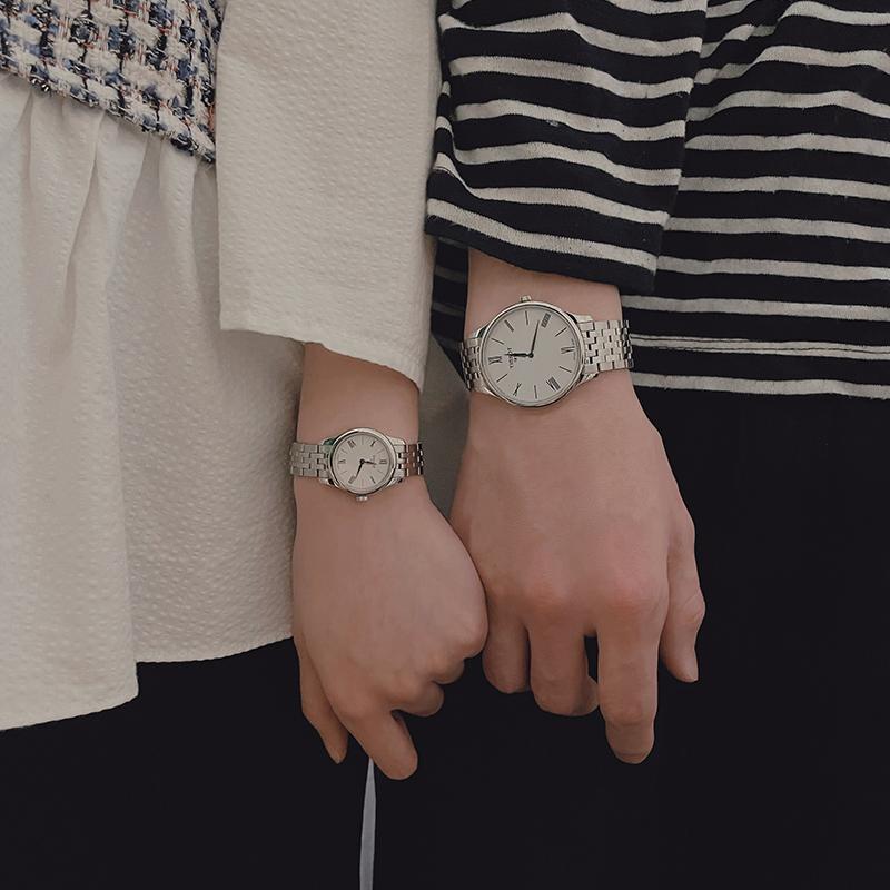 Tissot Junya Kollektion Quarzwerk Unisex-Uhr 25mm Silbernes Zifferblatt Edelstahlgehäuse T0634091101800+T0630091101800