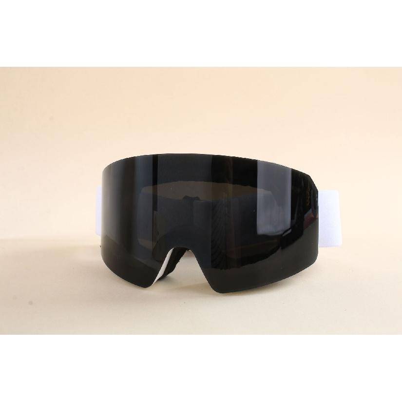 Double-layer anti-fog ski goggles, essential for skiing, offering wind and sand protection, UV protection, and snow blindness prevention, suitable