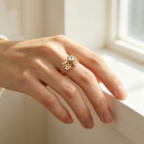 New European and American Princess-cut Olive Leaf Engagement Ring with Cubic Zirconia Ornament