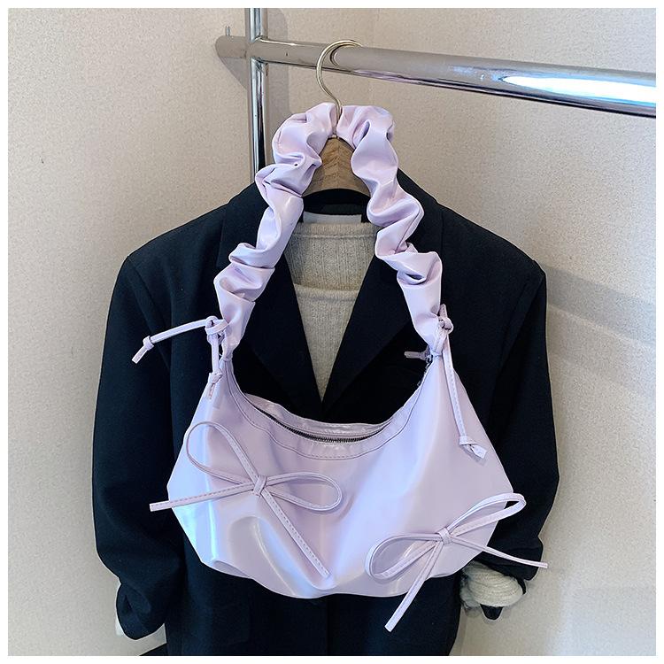 

Сумка женская большой вместимости 2025 новая на одно плечо подмышечная сумка сложенные облака ленивый ветер расслабленная нишевая сумка-пельмень фиолетовый