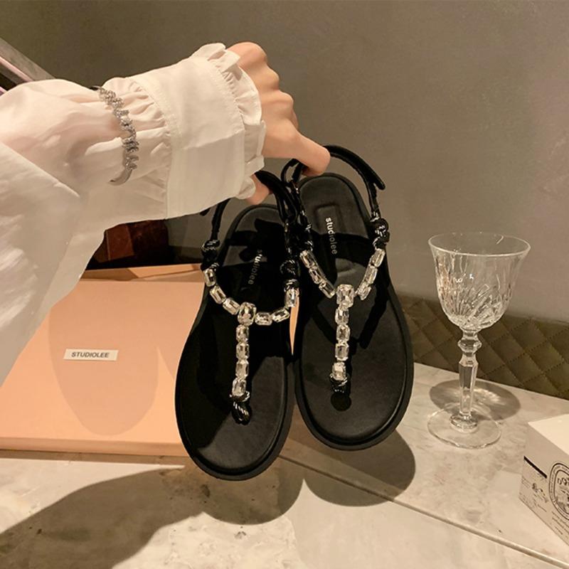 New summer models, minimalist toe beach vacation fashionable contrasting color versatile flip-flops women s summer wear 35