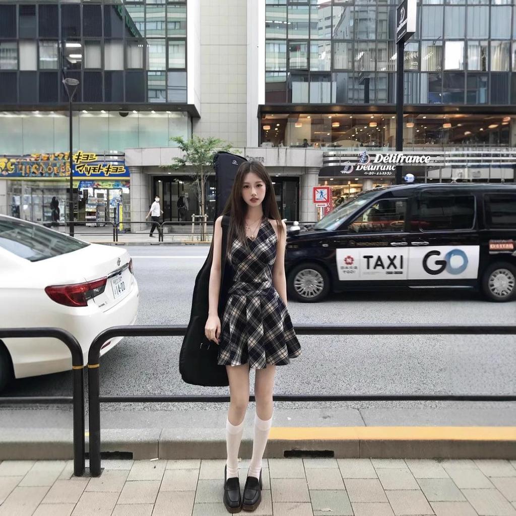 Women's Retro Plaid Halter Dress - Black & White Sleeveless V-Neck Pleated A-Line Mini Skirt