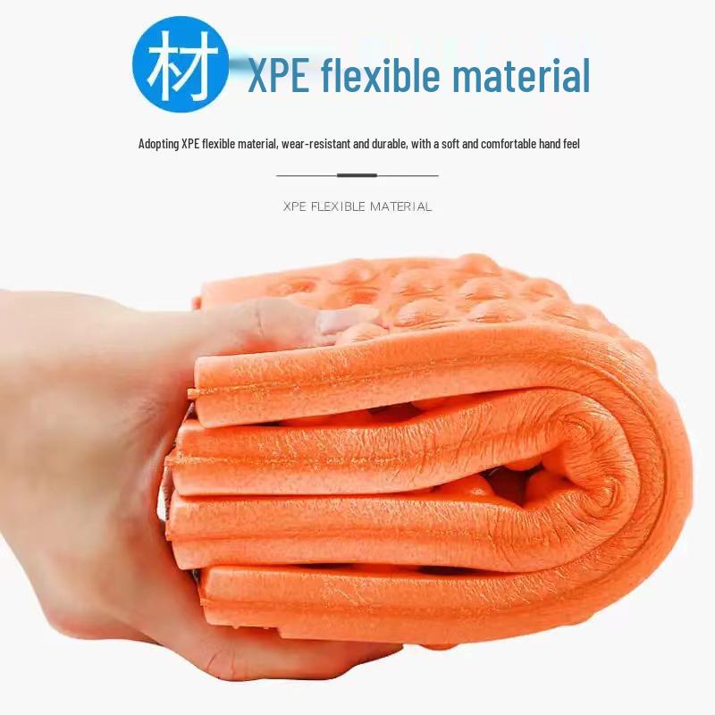 XPE Four-Fold Portable Outdoor Seat Cushion: Moisture-Proof Honeycomb Egg Crate Picnic Mat with Foam Insulation