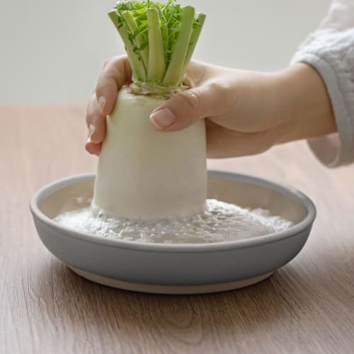 &NE Iwami-yaki Grater, Large, "Hare To Ke X Motoshige" (Gray) Design, 18cm Diameter X 4cm Height, Made In Japan, Ceramic, One-Handed Grinding, Non-Sli