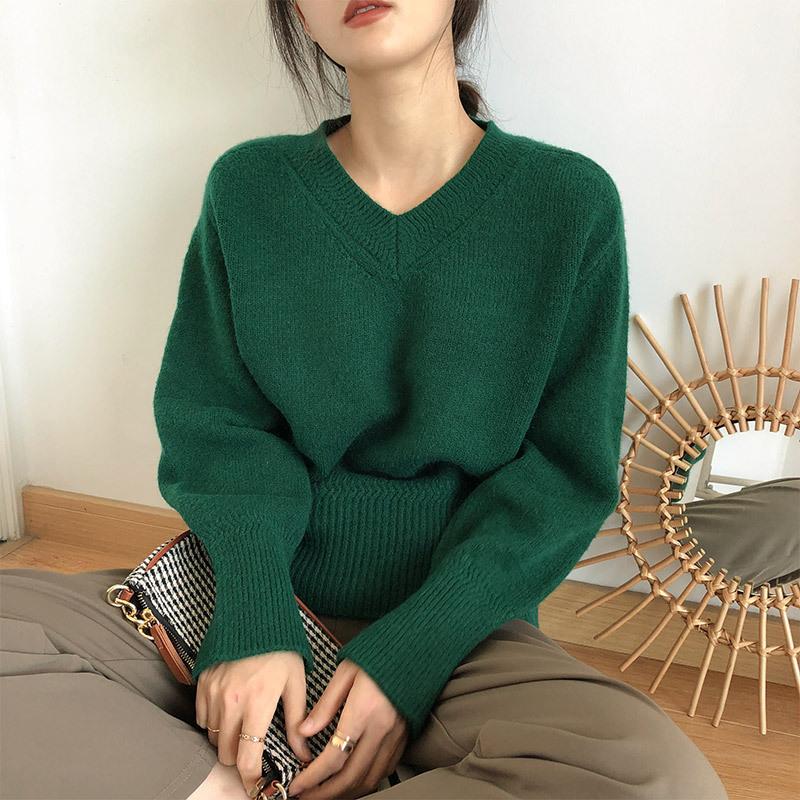 

Solid color soft waxy V-neck sweater women s autumn and winter long-sleeved outer wear pullover top bottoming knitted sweater 412-124 (one size fits all) зелений