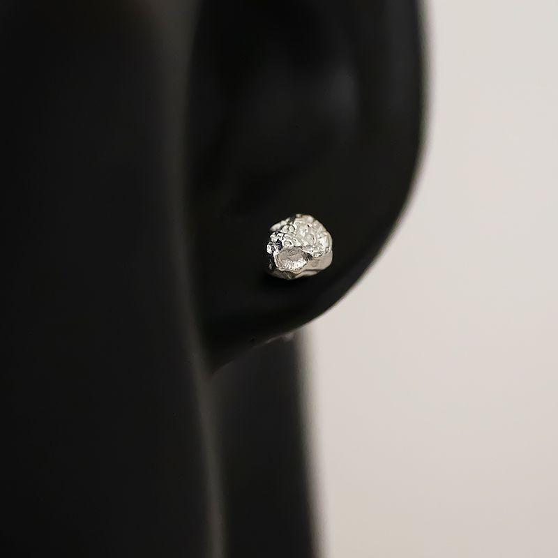 

Sterling Silver S925 Normcore Asymmetrical Concave-Convex Lava Meteorite Stud Earrings Small Pieces of Silver Gold Plated Ear-Caring Eyes Stylish Mo meteorite (Silver Single)
