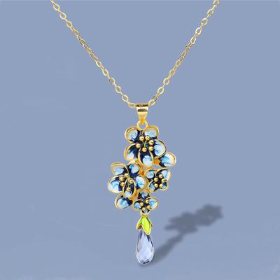 Elegante Damen-Halskette mit Anhänger, Gold-Blumen-Anhänger, Schlüsselbeinkette, exquisite handgefertigte Emaille-Damen-Halskette, Pullover-Kette