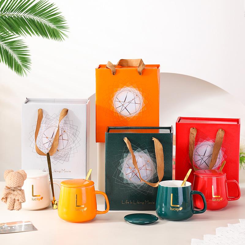 Keramiktassen- und Löffelset mit Deckel und Handtuch - Personalisierbare Geschenkbox