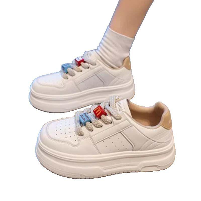 Dickbesohlte, hochkarätige Brettschuhe für Damen, leichte und atmungsaktive kleine weiße Schuhe 2025 Frühjahr und Sommer, neue Mode, weiche Sohle, Sport und Freizeit