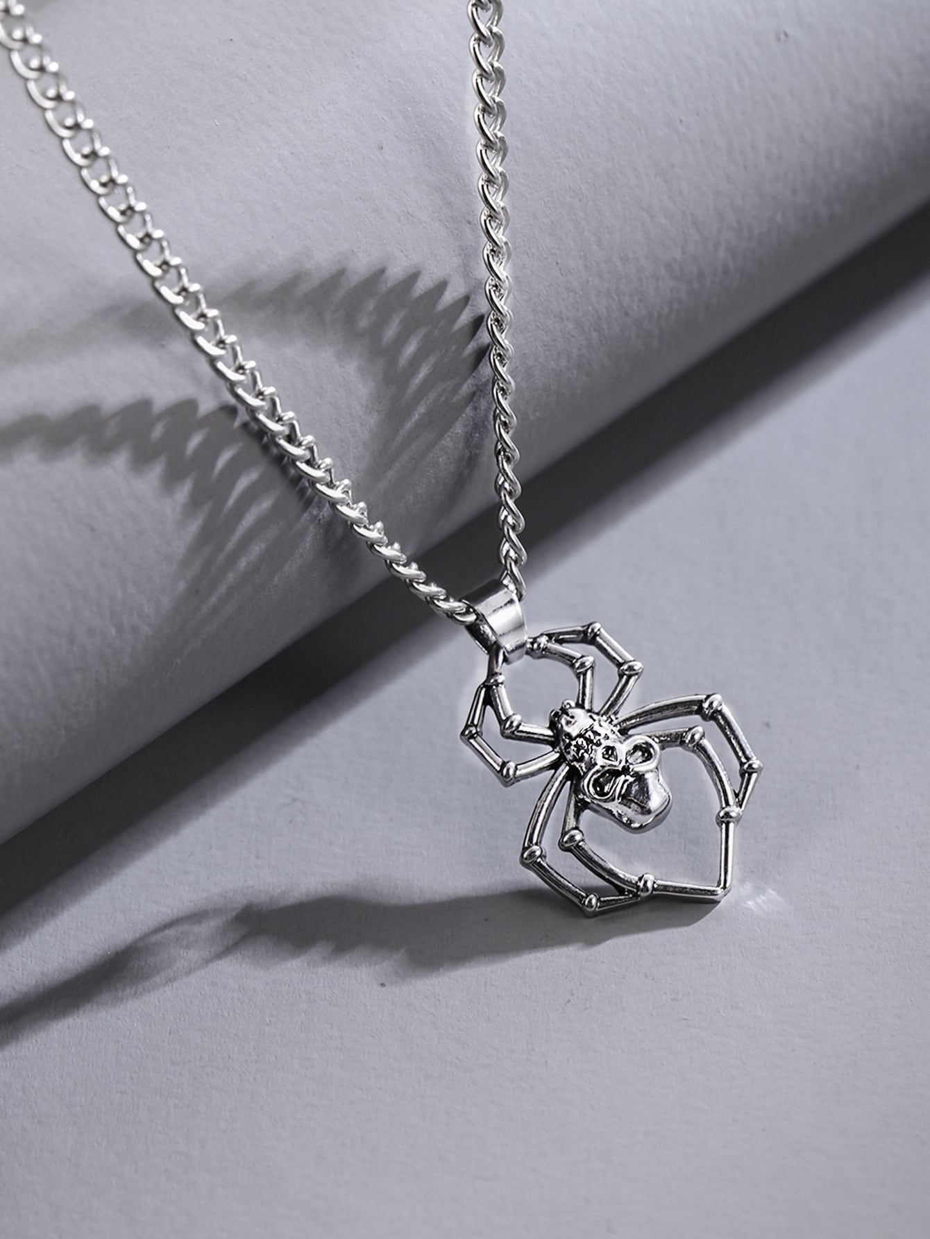 

1pc Vintage Punk Style Red Gemstone Spider Pendant Metal Necklace For Men, Suitable For Parties And Daily Life