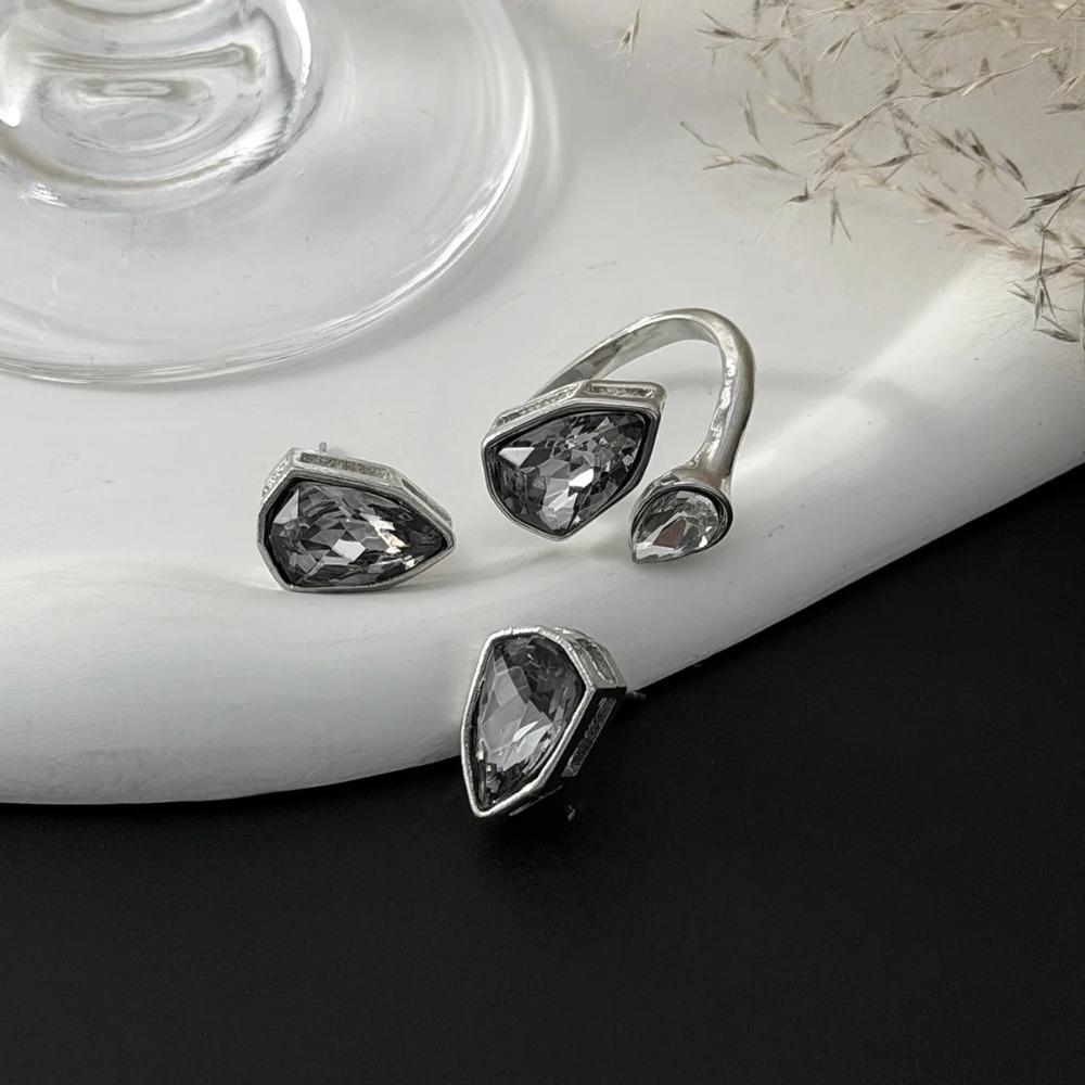 2Pcs/set New Trendy Acrylic Rhinestone Stud Earrings Ring for Women Vintage Geometric Irregular Finger Ring Jewelry Set Gifts