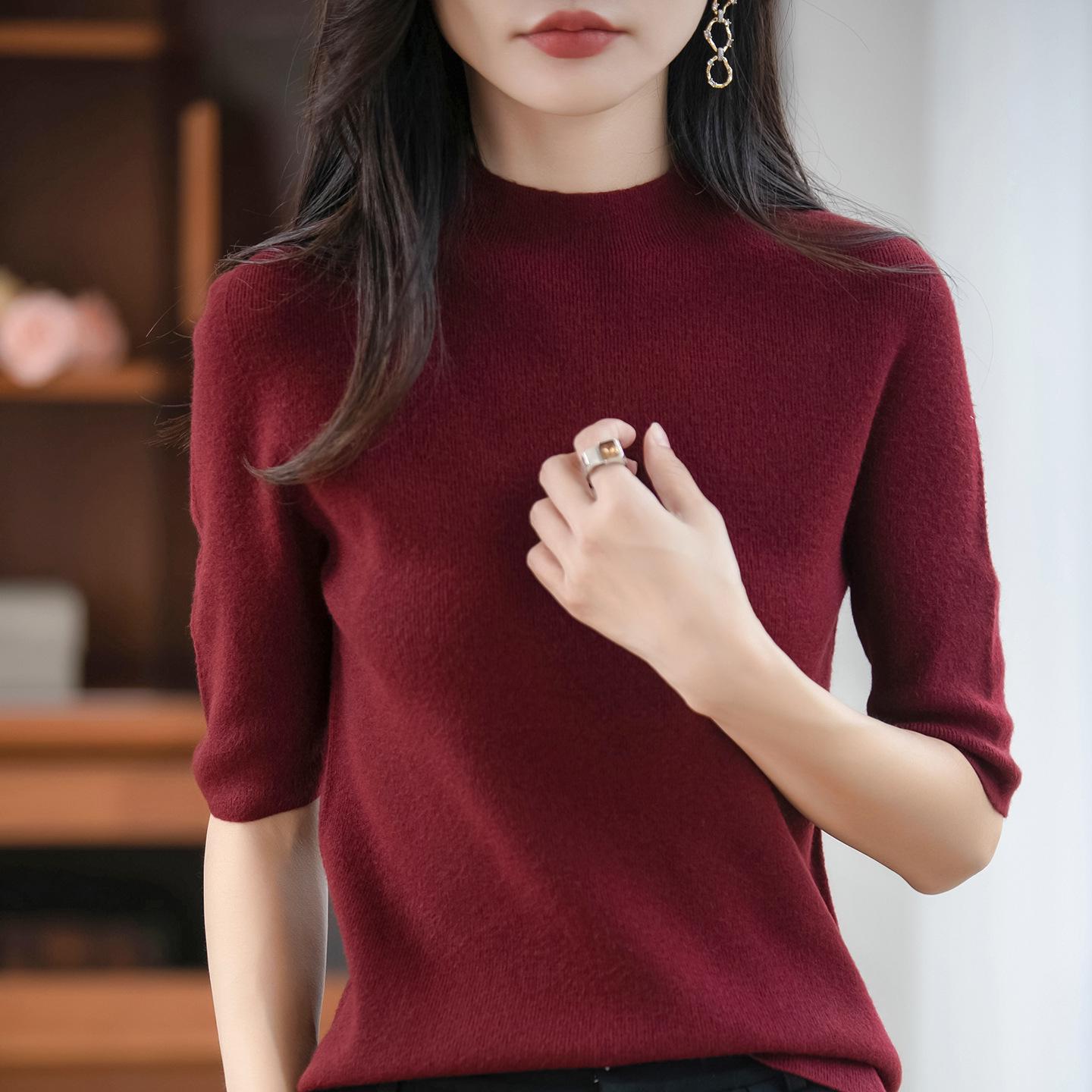 

Жіночий трикотажний светр напіввисокої горловини приталеного крою з рукавами п ять чвертей середньої довжини, осінь 2025 L