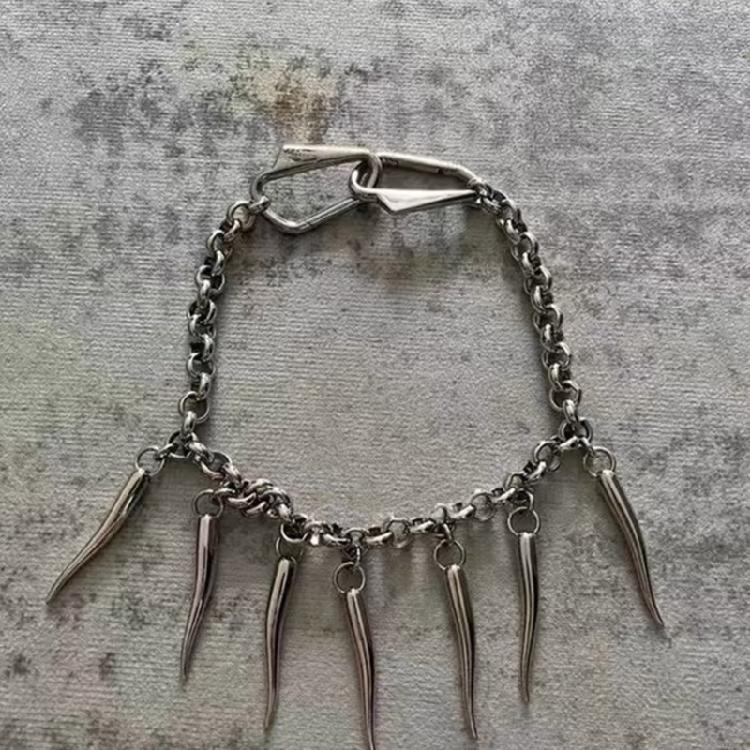 Trendy Geometric Necklace Hip Hop Rivet Necklace Pendant Sweater Chain for Youthful Women Daily Wear And Special Event