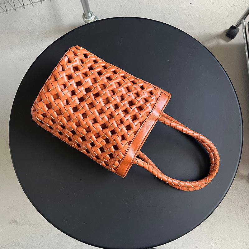 Hand Woven Bag Women Summer Beach Bag 2026 New Handbag Portable Tote Small Bag Bucket Bag