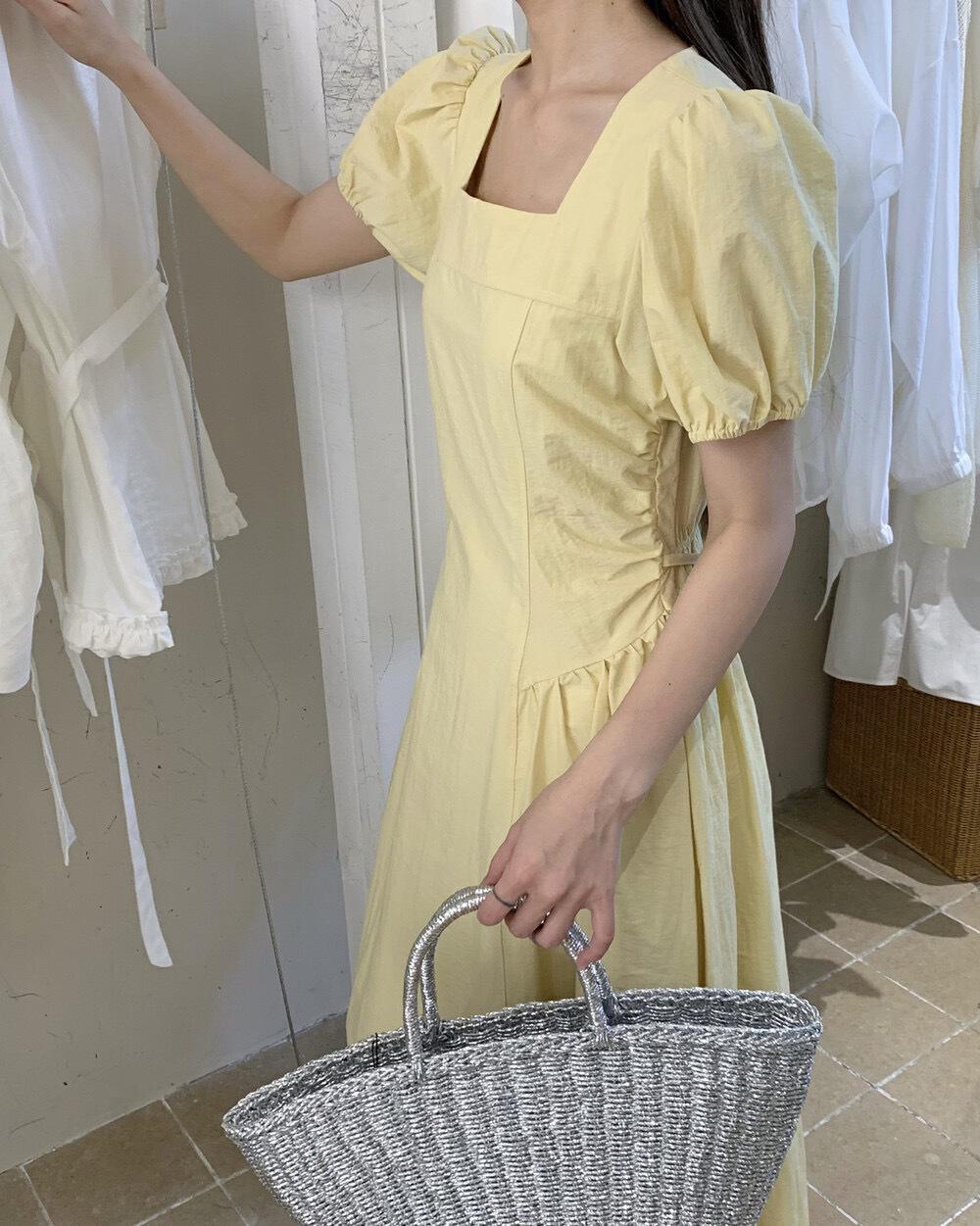 

Женское чайное платье с квадратным вырезом и рукавами-буфами - Лето 2025, Элегантная завязка на талии, нежный крой M светло-желтого