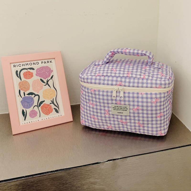 Large Capacity Plaid Quilted Cosmetic Bag with Bowknot - High-End, Stylish, Portable Storage Solution