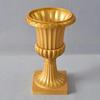 Vasi in Plastica Dorata di Grandi Dimensioni Decorazioni per Feste Ornamenti Sfondo Originale per Celebrazioni Matrimoniali