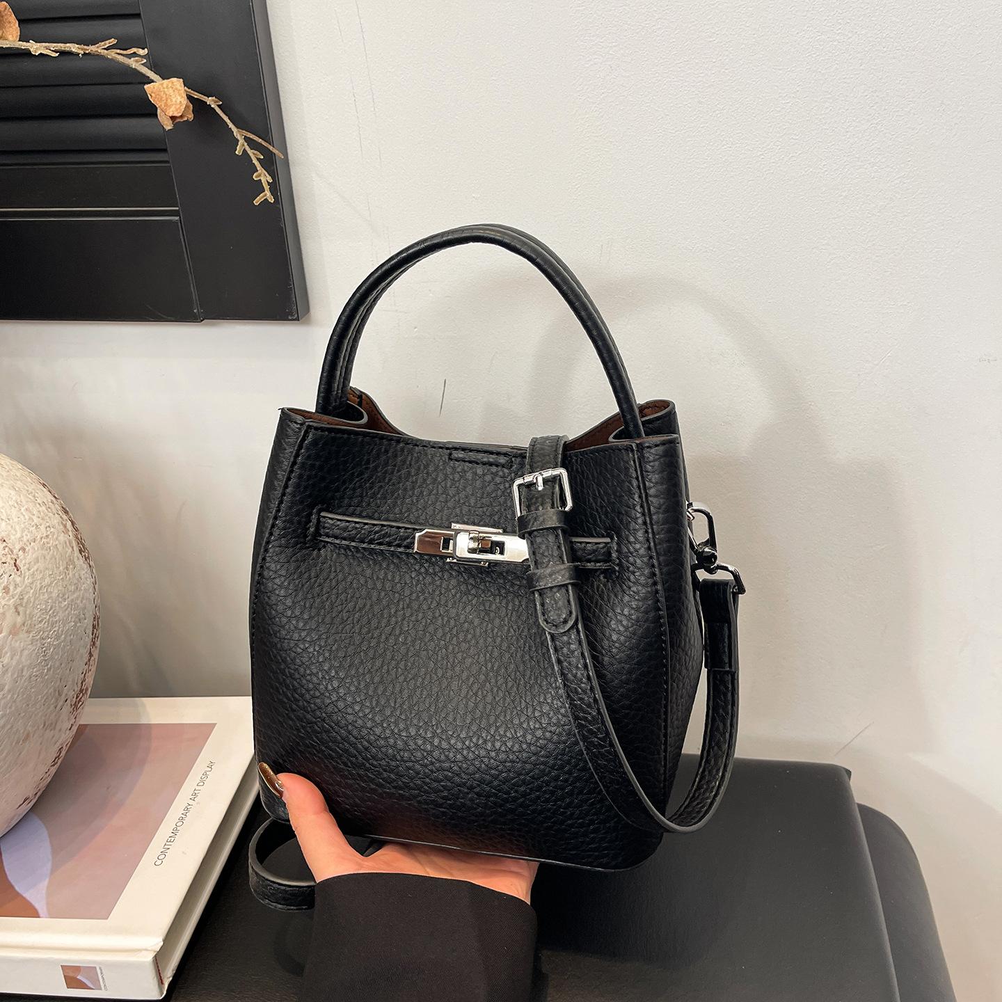 

Casual personality retro bucket bag niche design fashionable new bag women s 2025 autumn and winter shoulder messenger bag