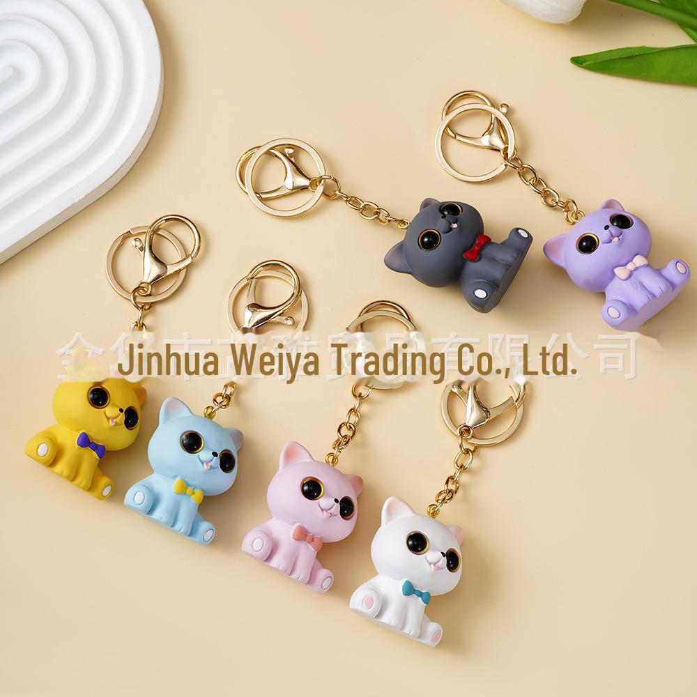

Adorable Resin Cat Keychain with Big Eyes and Bow Tie темно-сірий