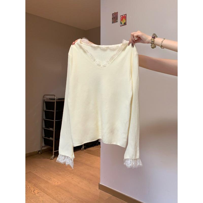 Be careful with the collar, flared sleeve, bottomed shirt, top, women's autumn and winter lace splicing, and pure desire wind knitted sweater inside.