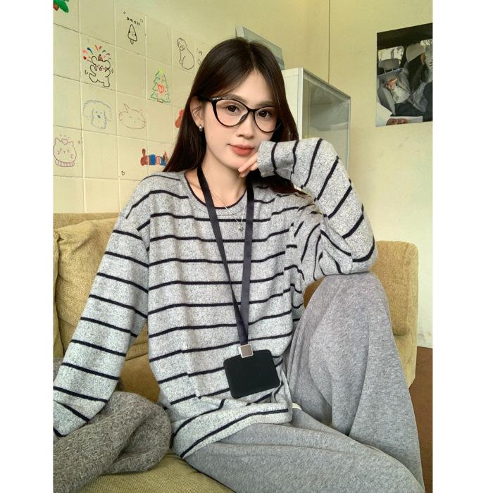 Korean version of chic contrasting striped long-sleeved T-shirt for women's autumn and winter lazy wind loose-feeling polished bottoming shirt