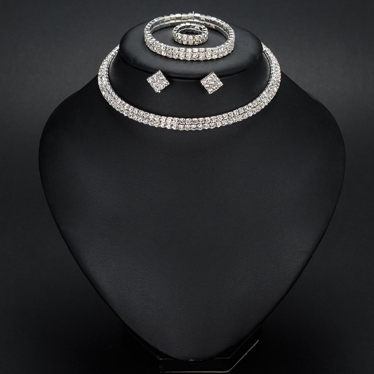 

Европейский и американский набор модной бижутерии: Полый чокер с бриллиантами, серьги, кольцо, браслет - N387