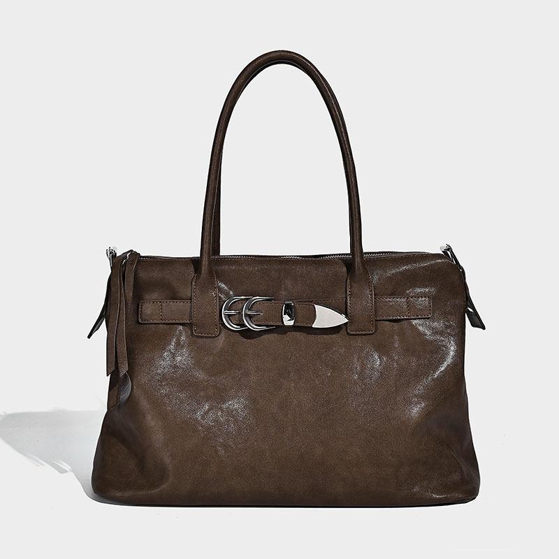 2025 New Fashion Commuter Handbag, Niche High-End Large Capacity Motorcycle Style Shoulder Crossbody Tote Bag for Women 39*18*25CM коричневый