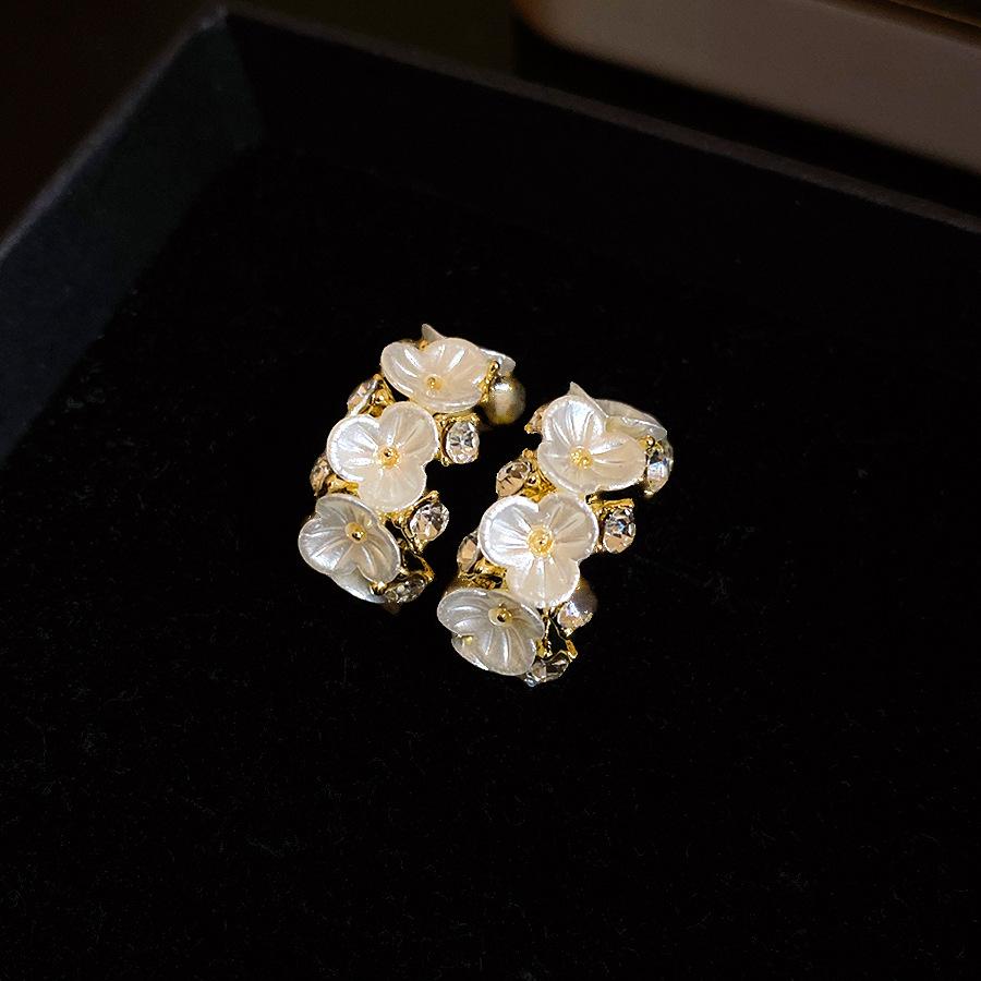 Silver Needle Diamond Pearl Flower C-Shaped Earrings French Retro Sweet Temperament Earrings Light Luxury Premium Earrings Women