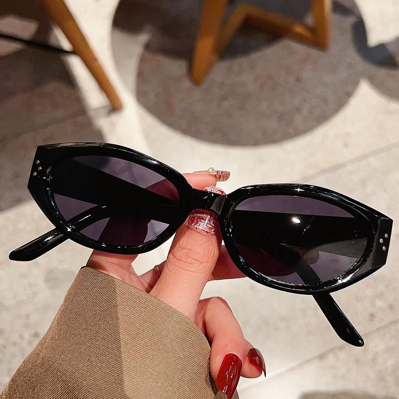Retro Cat-Eye Sunglasses for Women with Round Faces, Street Style Fashionable and Unique Sunglasses Style 1