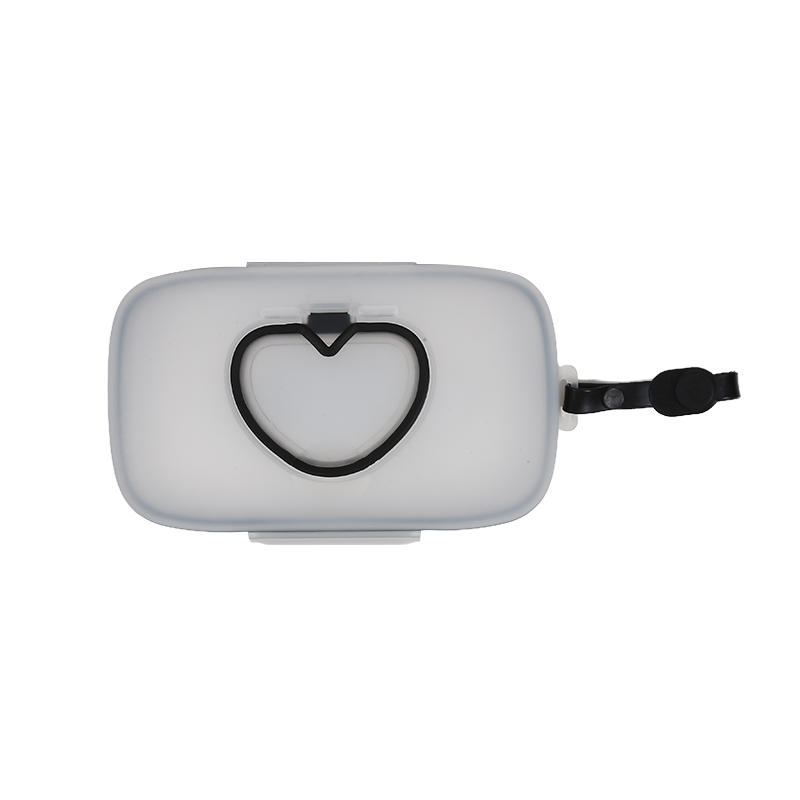 1PC PP Material Portable Heart-Shaped Wet Wipe And Mask Storage Box with Snap Closure for Kids Travel Tissue Holder