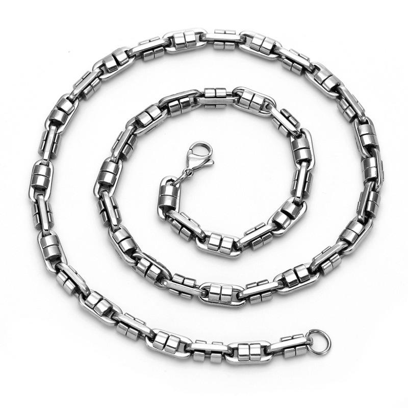 Men's Trendy Stainless Steel Interlocking Chain Necklace with Double Gear Splice Design