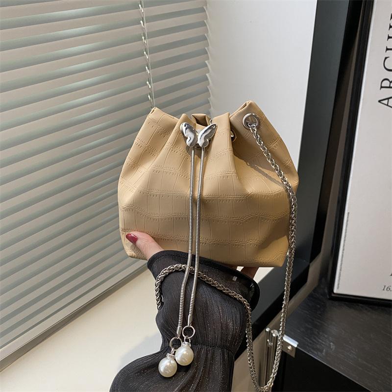 Summer New Popular Aesthetic Casual Simple Fashion Chain Commuter Shoulder Crossbody Bucket Bag Lightweight Bag