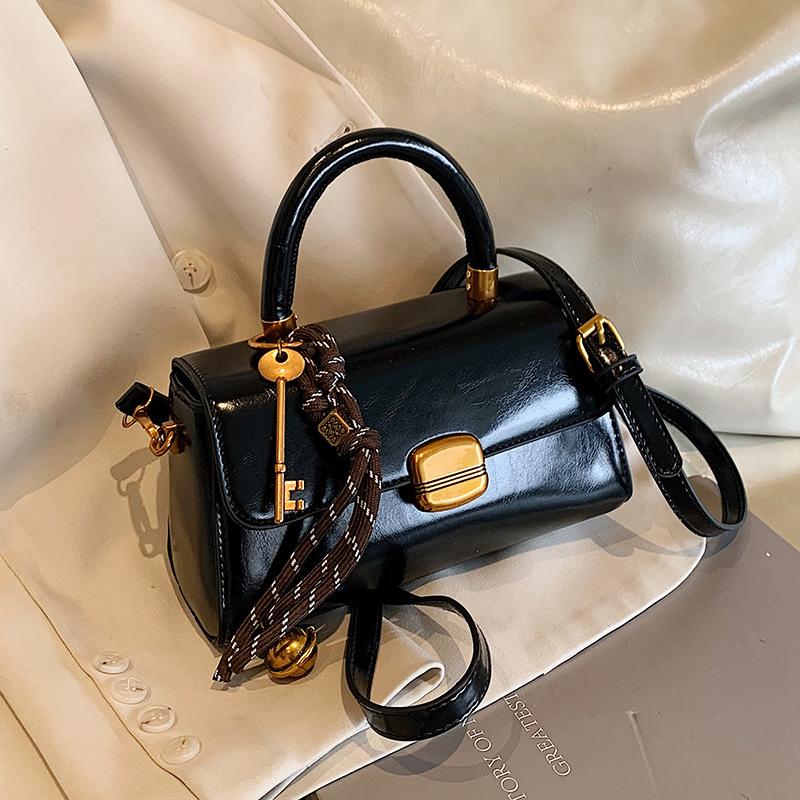 Premium retro bag women's new autumn and winter versatile messenger bag fashion portable small square bag tide