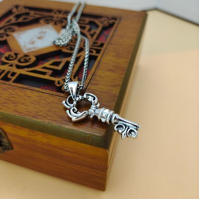 S925 Sterling Silver Personality Retro Key Pendant Pendant Light Luxury Cold Wind Niche Design Fashion Trend Універсальний