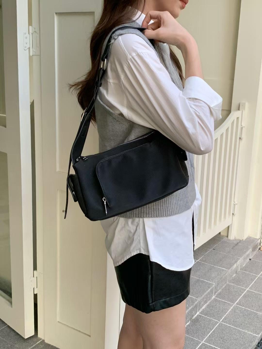 

Новая повседневная простая женская сумка однотонная летняя популярная сумка через плечо большой вместимости популярная сумка-мессенджер сумка чёрный