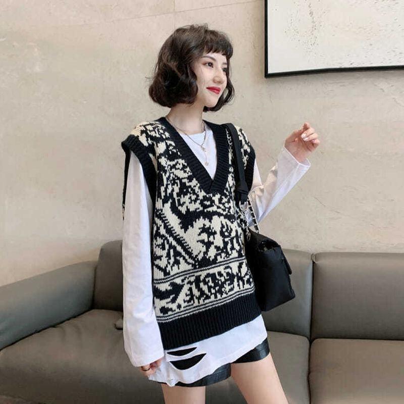 Retro Contrasting Totem Jacquard V-neck Knitted Vest Women's Black and White Patchwork Knitted Pullover Loose Casual Thin Sweater Autumn