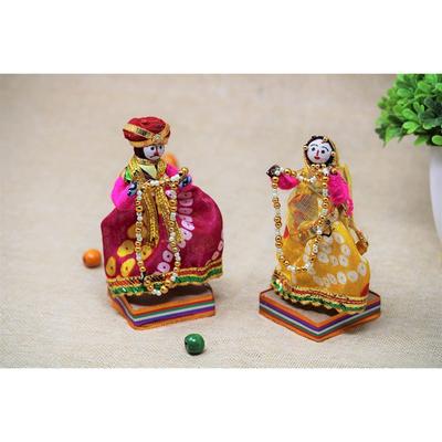 Ručně vyráběný recyklovaný materiál Rajasthani Dulha Dulhan Dekorativní figurky pro bytové dekorace Darování Idol (Vícebarevné, 11 x 11 cm)