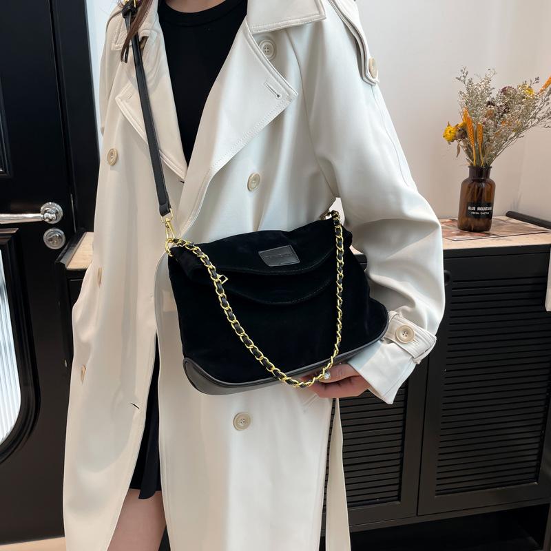 Design Chain Retro Messenger Bag Bag Women'S Matte Premium Texture Shoulder Armpit Bag