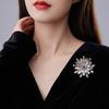 Canjing Flower brooch, a high-end women's light luxury and sophisticated imitation crystal flower pin