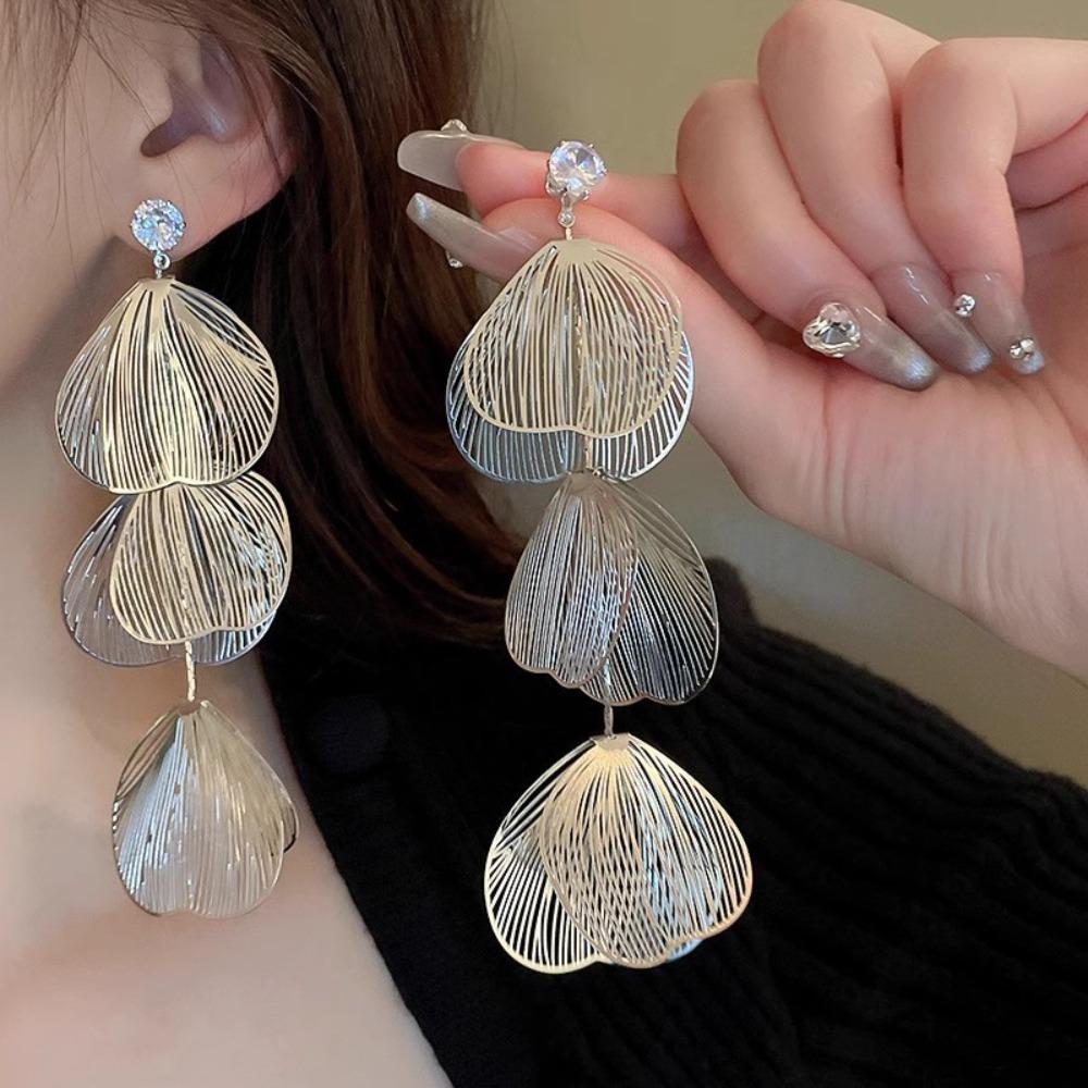 Retro Petal Earrings Studs Trendy Ginkgo Leaf Hollow Earrings Flower Long Hanging Earrings Boys