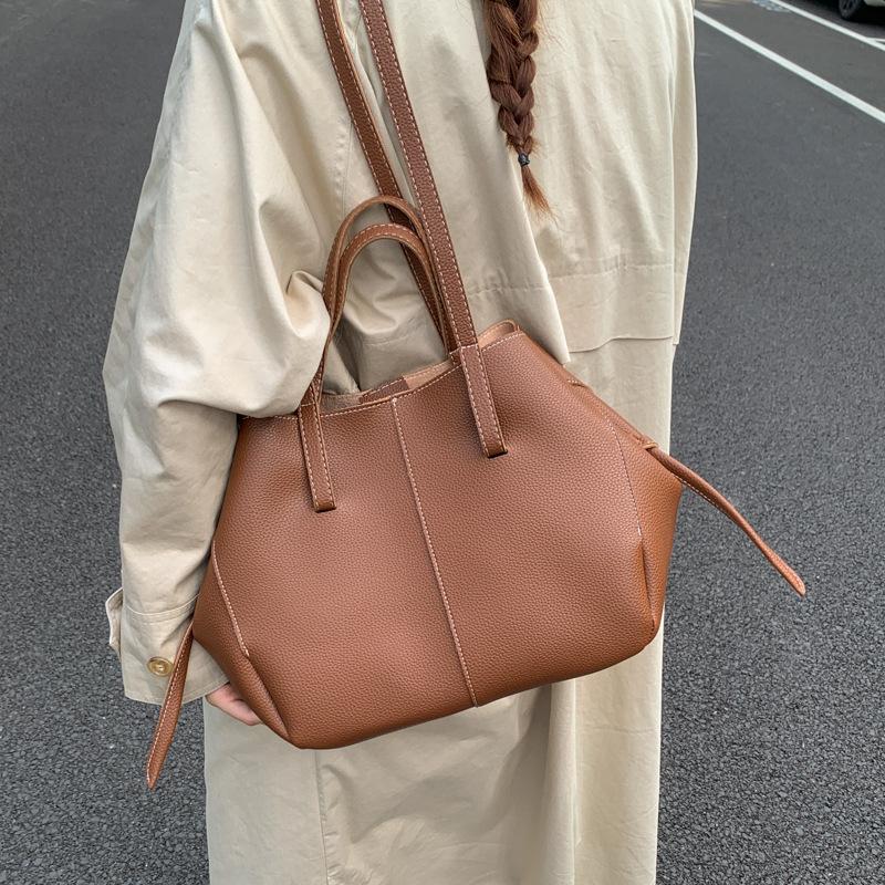 Premium sense niche bag women's 2025 new fashion shoulder bag large capacity tote bag Maillard commuter bag