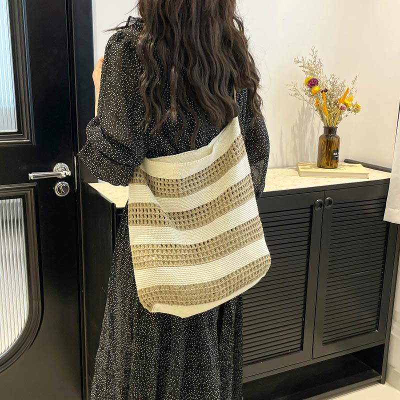 Knitted bag women's large-capacity new casual striped fashion contrasting color shoulder bag woven tote bag