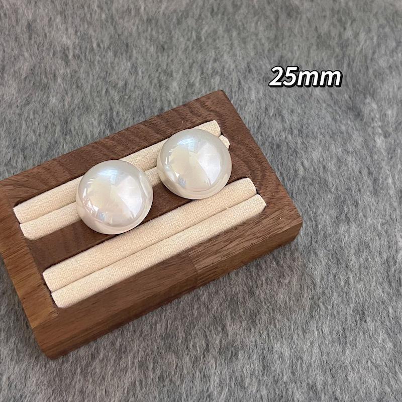 Elegant French Retro Pearl Earrings - Simple and Chic Half-Round Design for Women