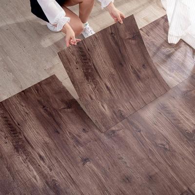 Adesivo per Pavimenti Effetto Legno Autoadesivo Resistente all'Usura Carta da Parati Spessa Antiscivolo 30CMX30CM Adesivo Murale in PVC